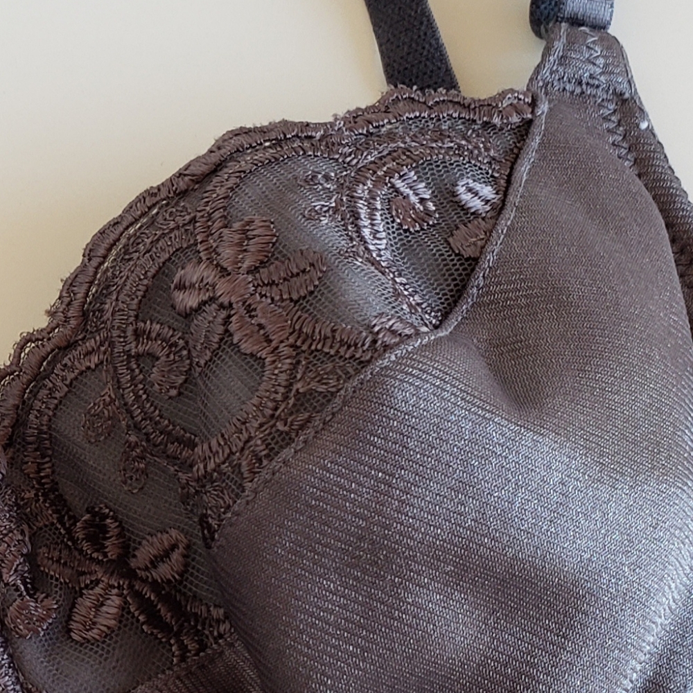 Wacoal gray bra - Picture 6 of 8